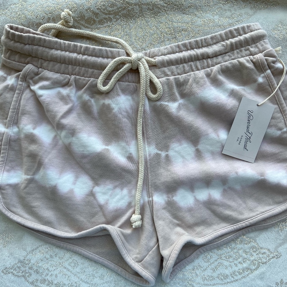 Cream shorts in soft fabric with white size M